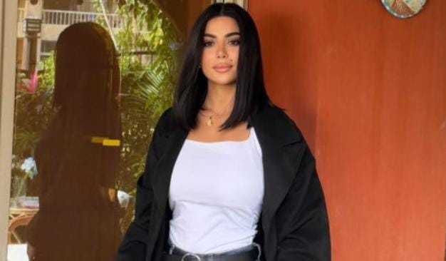 كارولين عزمي