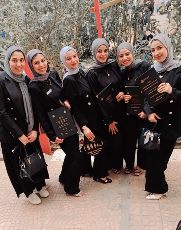 طالبات قسم الإعلام يحتلفن بتخرجهن 